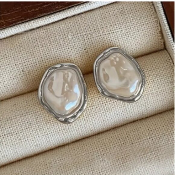 Silver tone and faux Pearl stud earrings NWTs - Picture 2 of 4